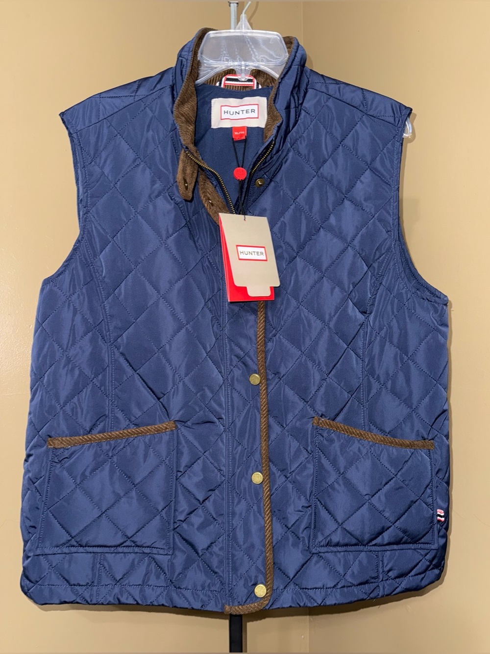 NWT HUNTER Navy Quilted Vest with Brown Cord Trim. Size XL.